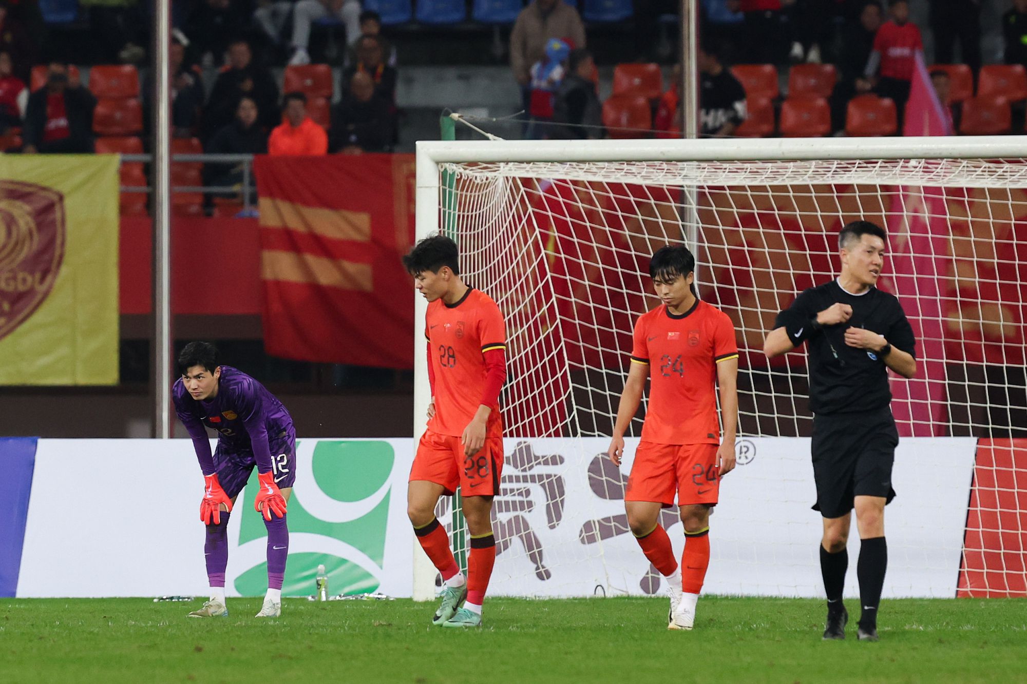 Acalorada discusión sobre la derrota de la selección sub-22 ante Vietnam: Shao Jia, que está viendo el partido, probablemente esté acostumbrado a que lo regañen.