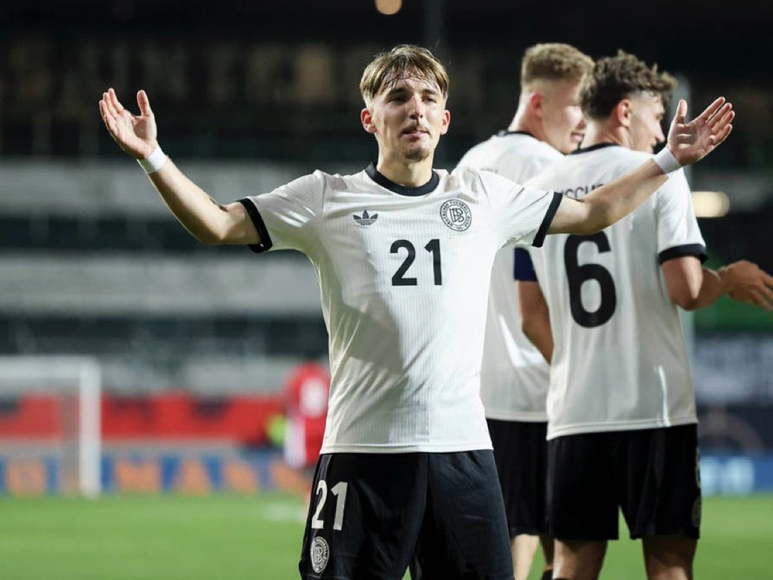 El debut de Alemania sub-21 completó un doble anillo, Karl: ¡Perfecto! Sólo me dedico a jugar al fútbol y no leo las redes sociales.