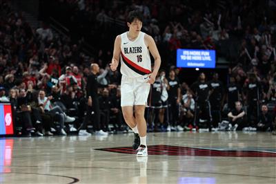 Yang Hansen habla de haber sido llamado por Curry: hay un problema con la posición del guardia, cúbrelo un paso y luego vuelve corriendo