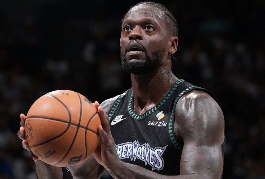 ¡No hay manera de salvarlo! Randle acertó 12 de 21 tiros y anotó 32 puntos, 5 rebotes y 4 asistencias.