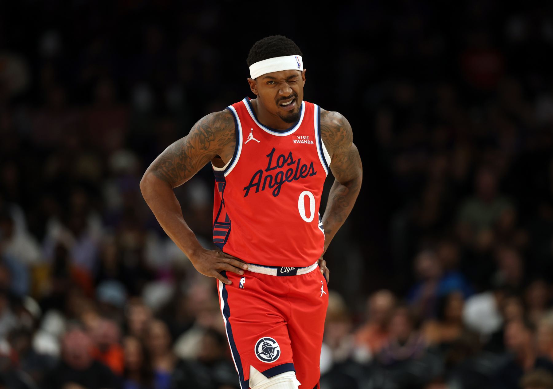 Presidente de Operaciones de los Clippers: Mientras Bill se recupera de su cadera, también está tratando su problema de inflamación de la rodilla
