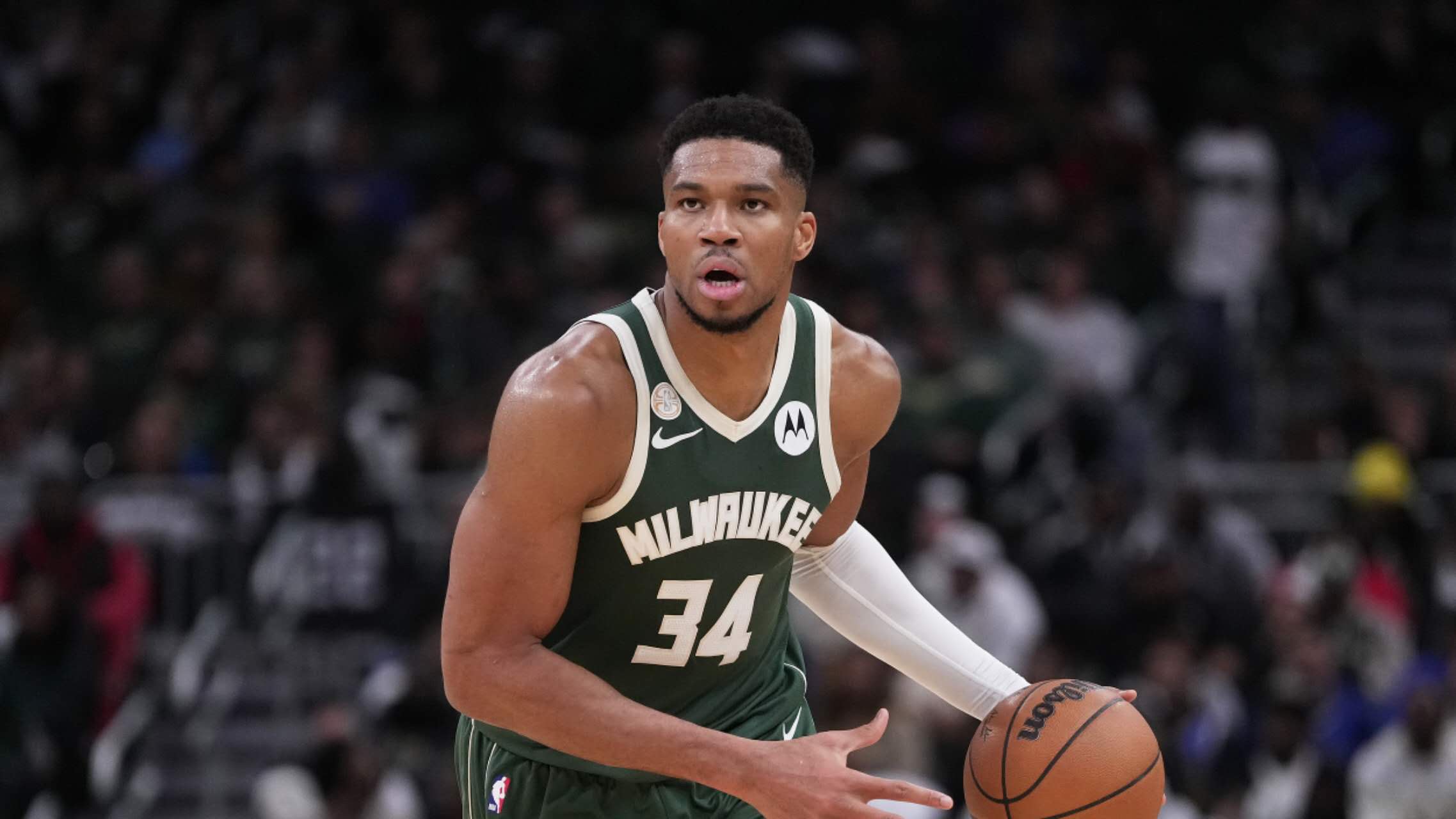 Las 18 asistencias de Antetokounmpo continuaron la ley mágica, llevando al equipo local de los Bucks a derrotar a los Hornets.