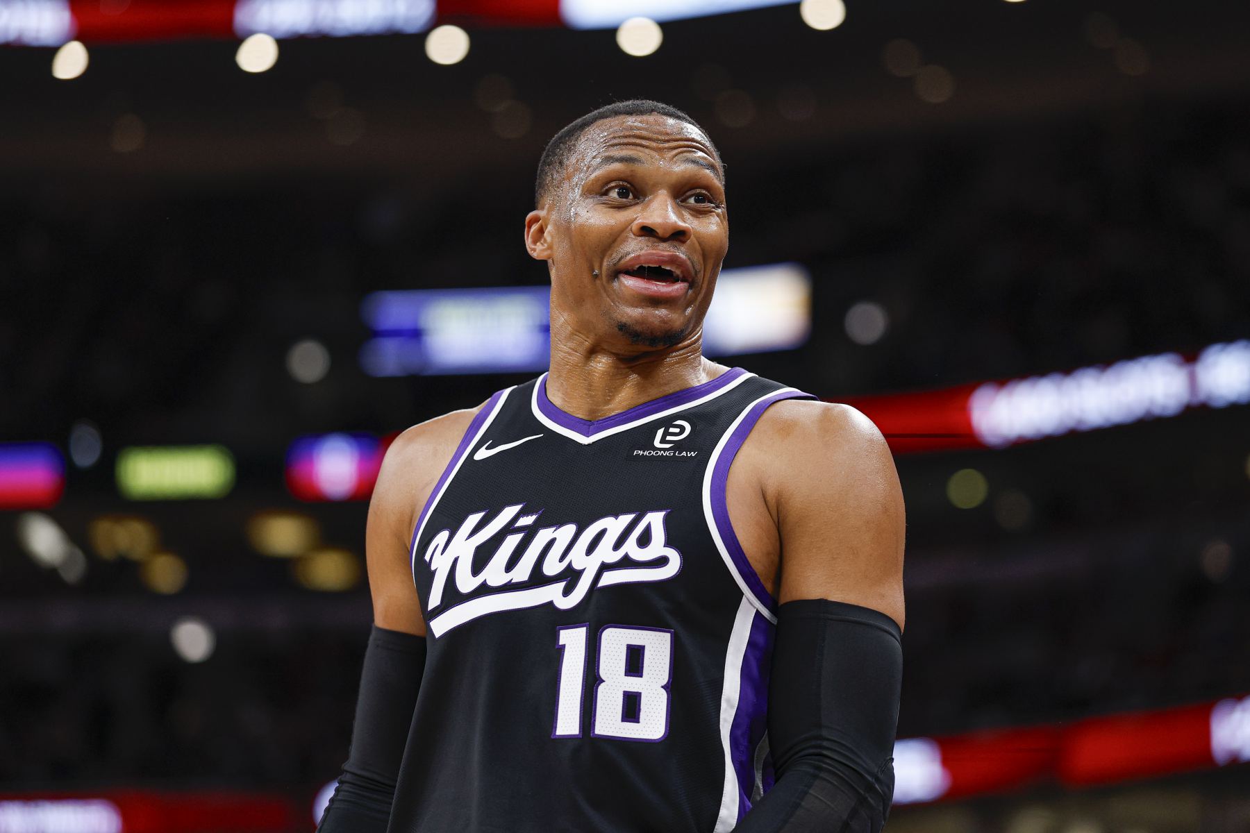 Westbrook comenzó el partido y anotó un triple-doble, pero sufrió la trágica marca de 10.000 asistencias en su carrera.
