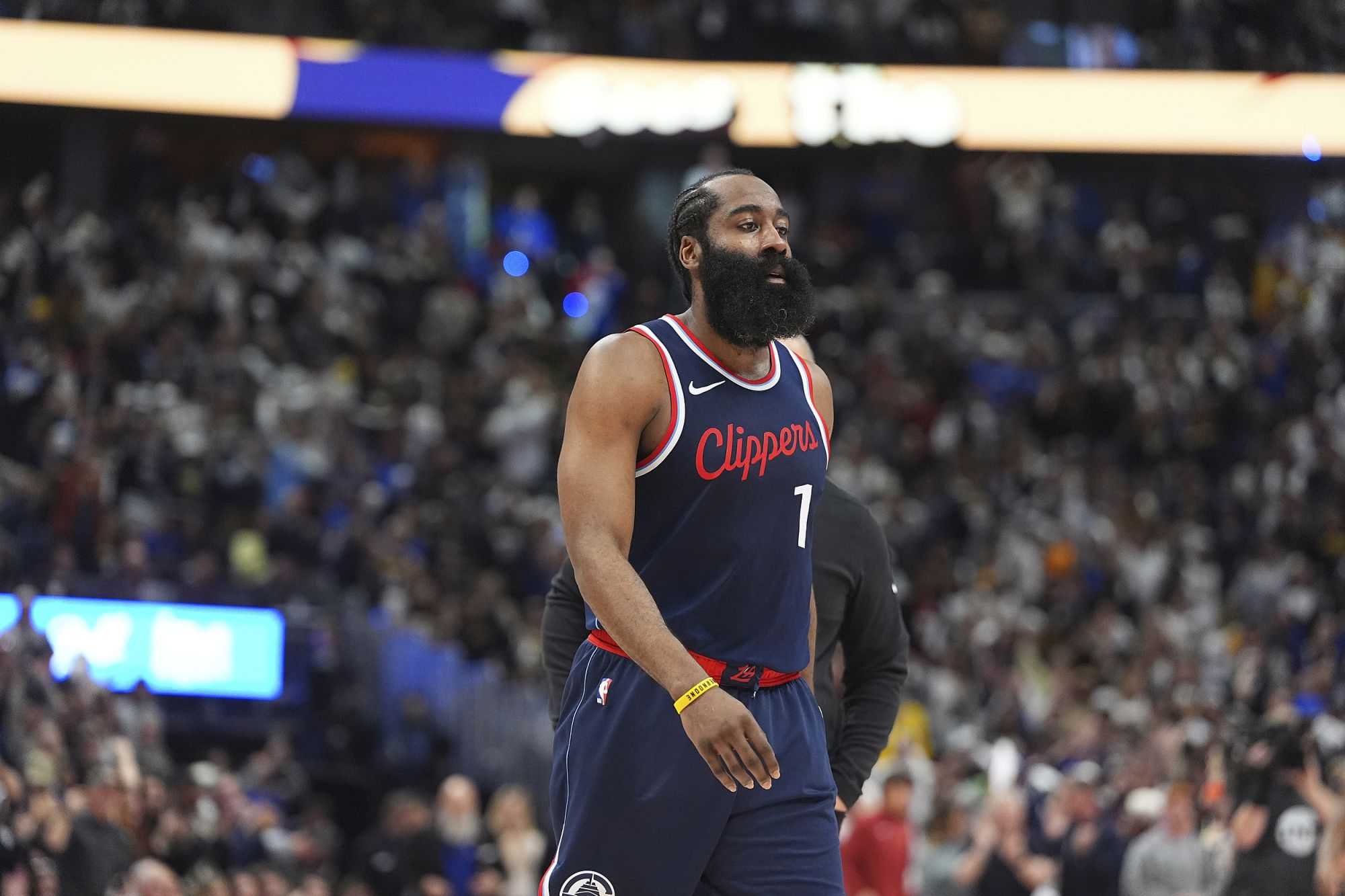 ¡3 minutos de descanso en tres cuartos! Harden anotó 27 puntos con 8 de 14 tiros, 9 rebotes y 9 asistencias.