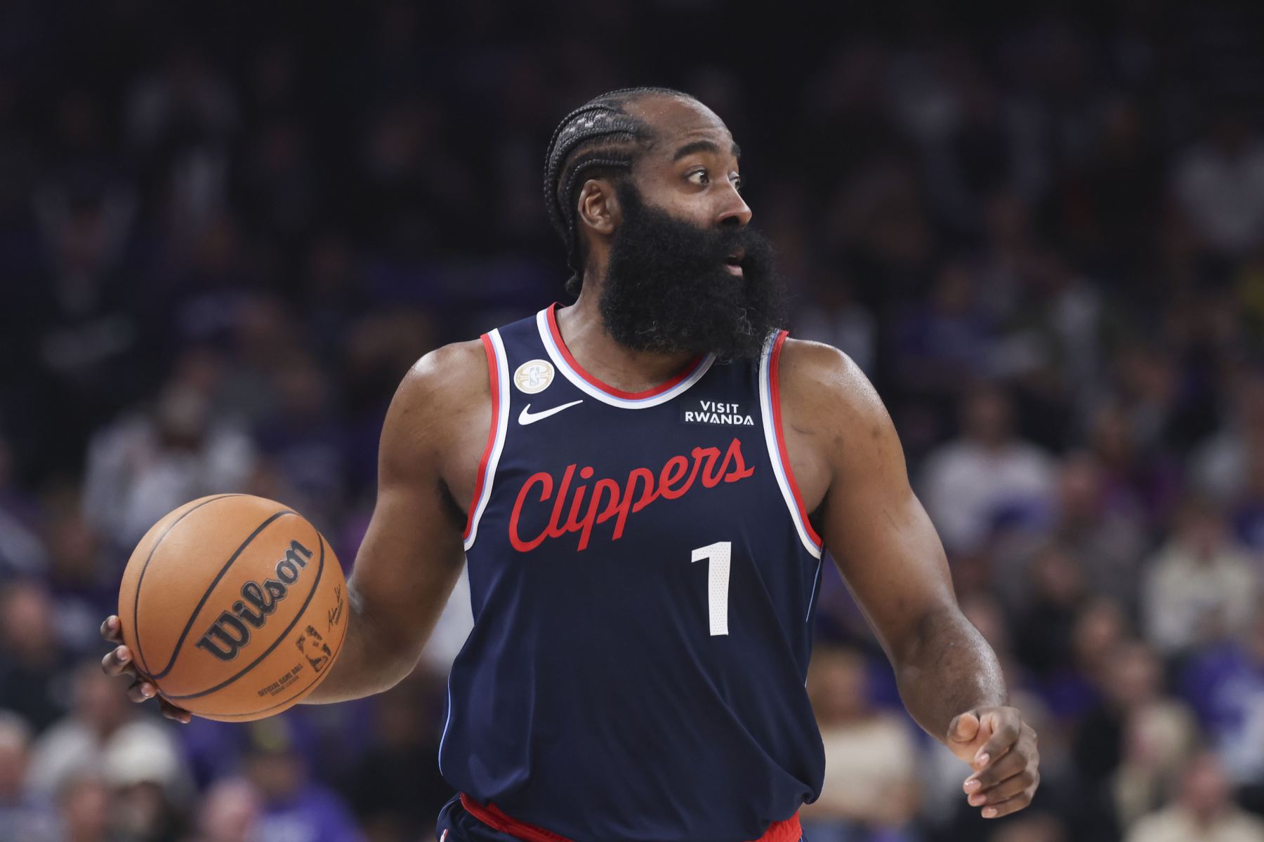 ¡Vuelve a soñar con el lanzamiento de cohetes! Harden acertó 4 triples en el primer cuarto, anotó 17 puntos y atrapó 4 rebotes.