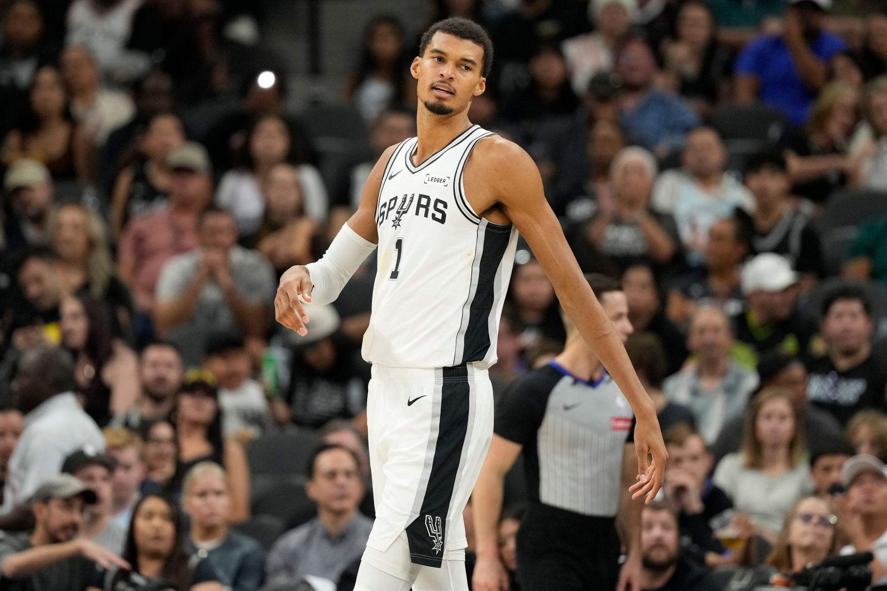 ¿Qué tan difícil es para jugadores de un mismo equipo lograr un triple-doble en el mismo partido? Solo hay 20 veces en la historia de la NBA, Westbrook participó en 4 veces